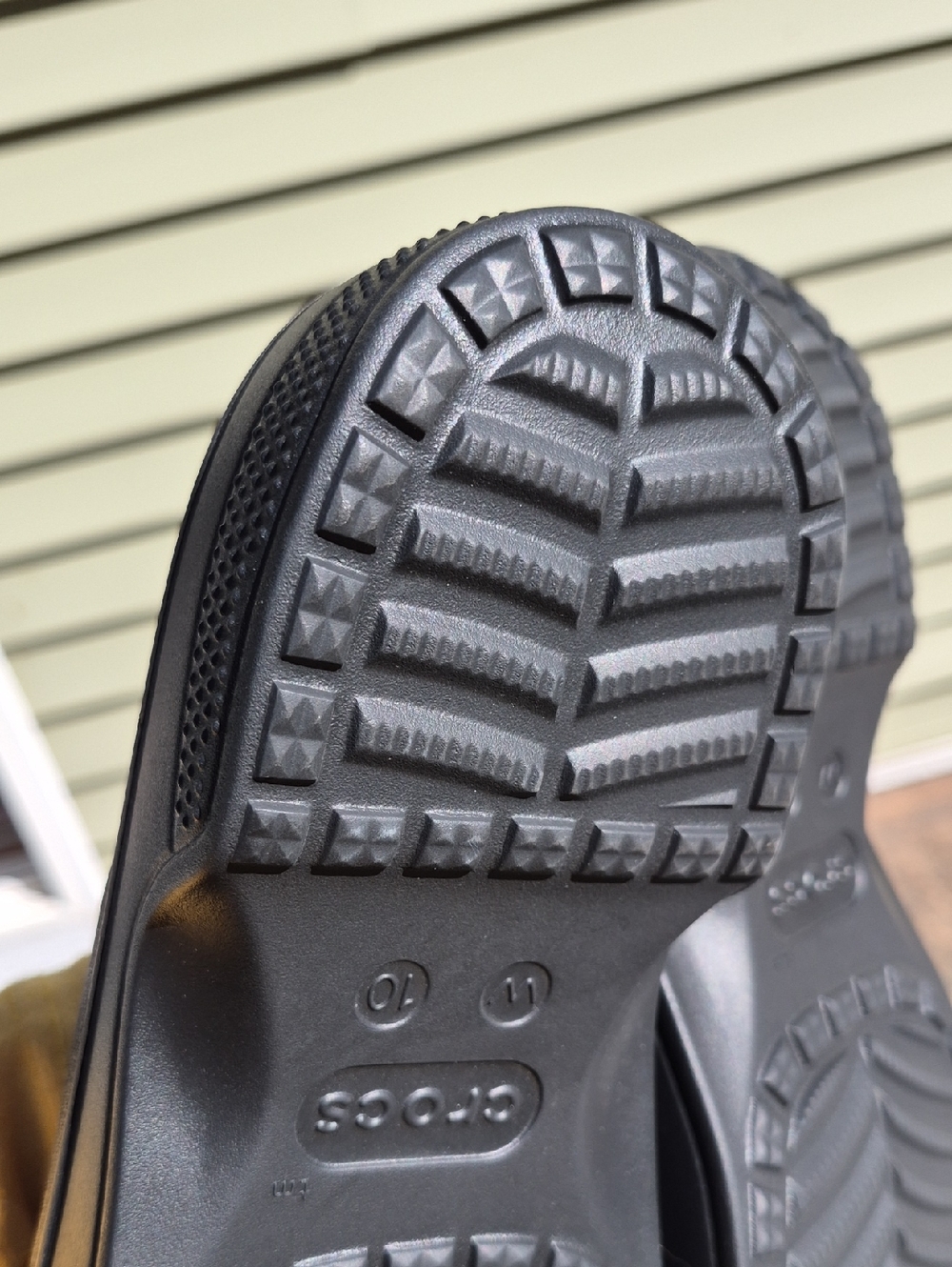 Crocs..size 10 - Picture 7 of 12